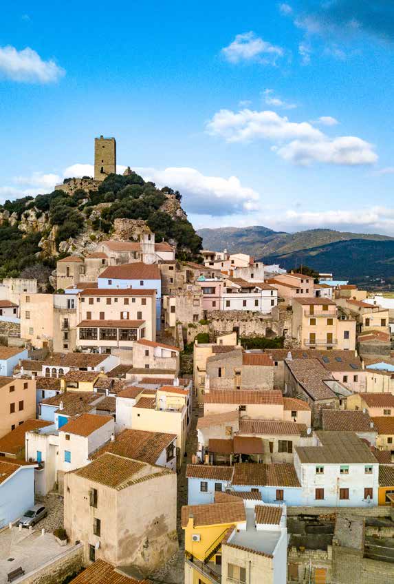 Le case di Posada sotto il Castello della Fava